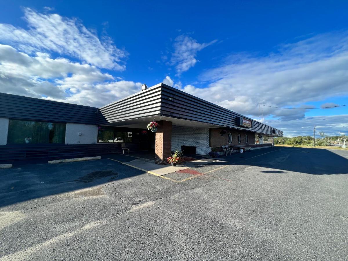 Lively Inn And Suites - Sudbury Naughton Exterior photo